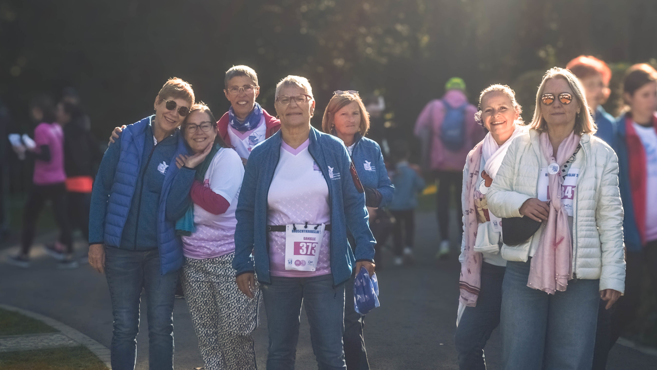 A group of ALGSO members smiling before crossing the finish line at the Broschtkriibslaf 2024 A group of ALGSO members smiling before crossing the finish line at the Broschtkriibslaf 2024